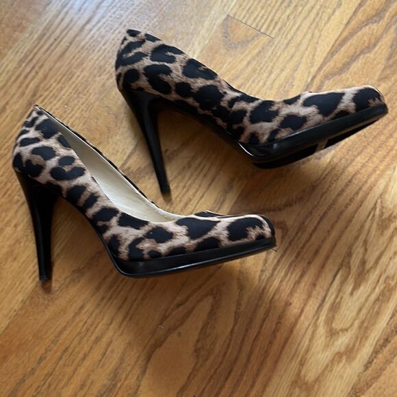 NINE WEST Leopard Faux Stiletto Platform Pumps- 8M - Picture 7 of 16